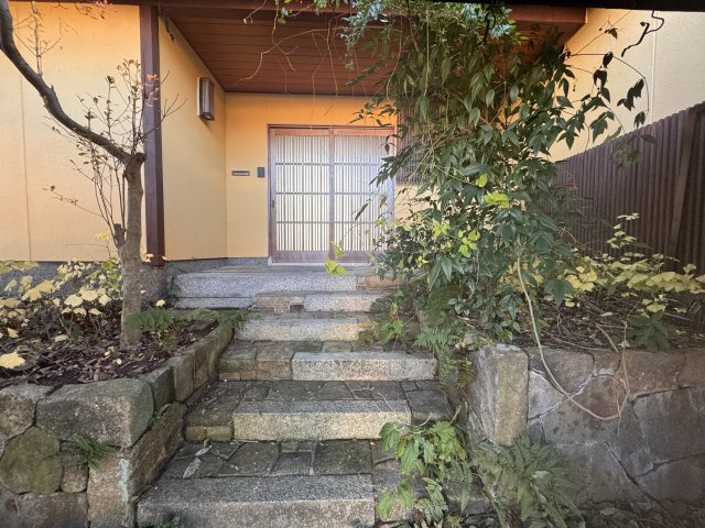 金沢市長坂3丁目　中古戸建の玄関