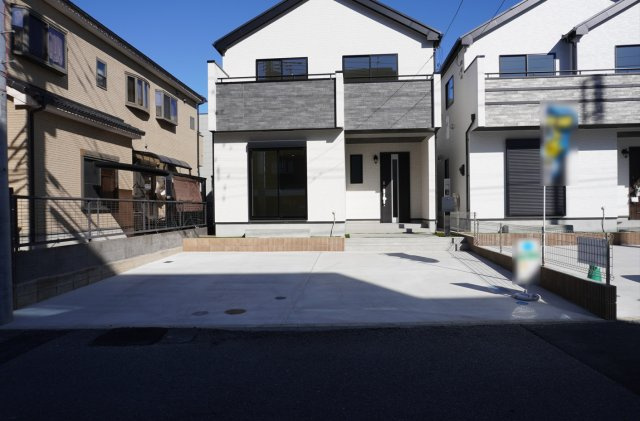 草加市西町 新築分譲住宅 全2棟 A号棟の前面道路含む現地写真