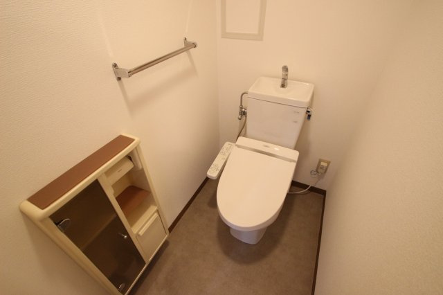 パークサイドハイツタケノヤのトイレ|別号室の参考写真です。