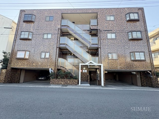 ロイヤルハウスの外観|落ち着いた雰囲気の外観です☆