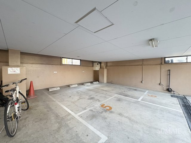 ロイヤルハウスの駐車場|駐車場の空きはご確認ください☆