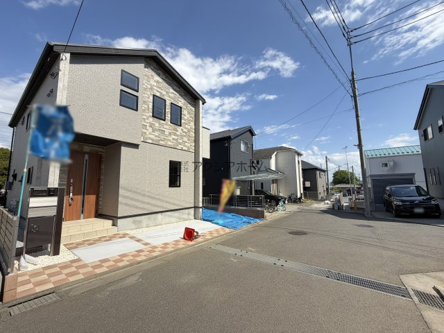 東村山市廻田町4丁目・全1棟　新築一戸建　～全室南向き～の前面道路含む現地写真