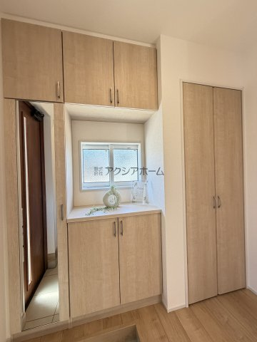 東村山市廻田町4丁目・全1棟　新築一戸建　～全室南向き～の玄関