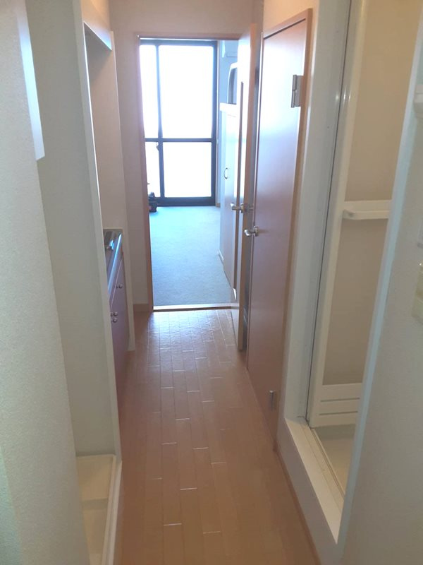 フローラ西船の玄関