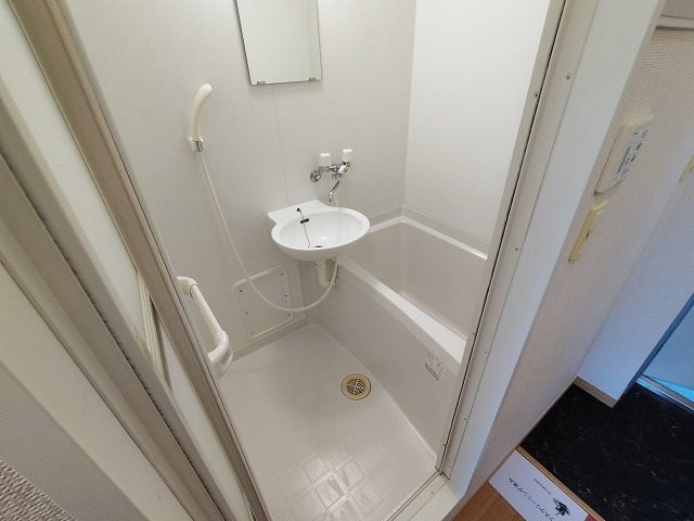 フローラ西船の浴室