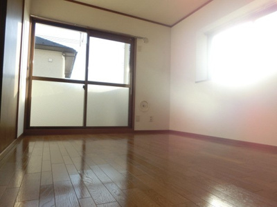【居間・リビング】 | アメニティパレスワタナベ | ※同タイプの別の部屋の写真です。