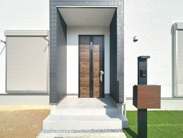 【商談中】グラファーレ　一宮市西大海道3期　全4区画分譲の玄関|破られにくい2ロックでピッキング対策に有効。シリンダー自体が不正開錠しにくい構造になっています。