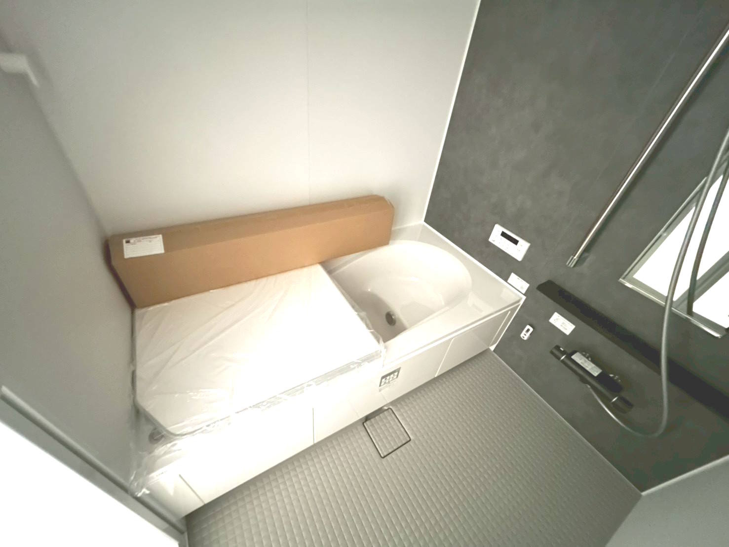 【商談中】グラファーレ　一宮市西大海道3期　全4区画分譲の浴室|高断熱浴槽を使用し温めたお湯の熱をにがしにくくしっかり断熱します。