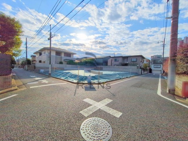 【前面道路含む現地写真】 | 練馬区東大泉３丁目　売地　A区画 | 見通しもよく落ち着いた住宅街でゆったり過ごせます