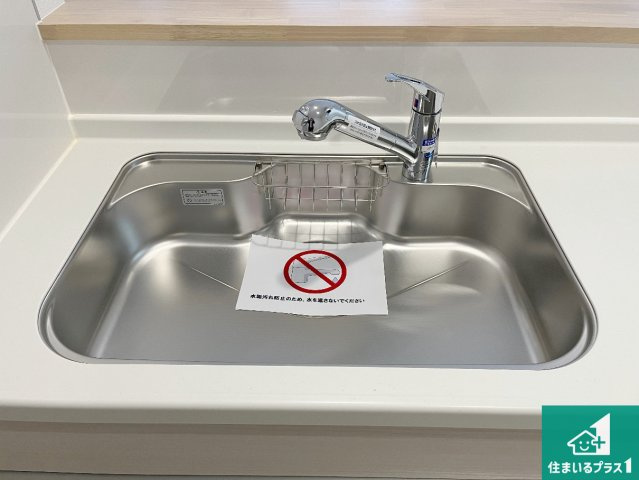 赤穂市古浜町　第1期　新築一戸建ての設備|蛇口の先端に浄水器を内蔵しています！原水と浄水、お湯と冷水、シャワーの切替えがワンタッチなので用途によって使い分けられます。