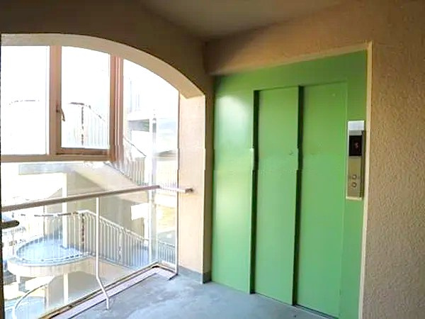 川崎第64ビル【キャッシュバック対象】のロビー|ゆとりのあるロビーです