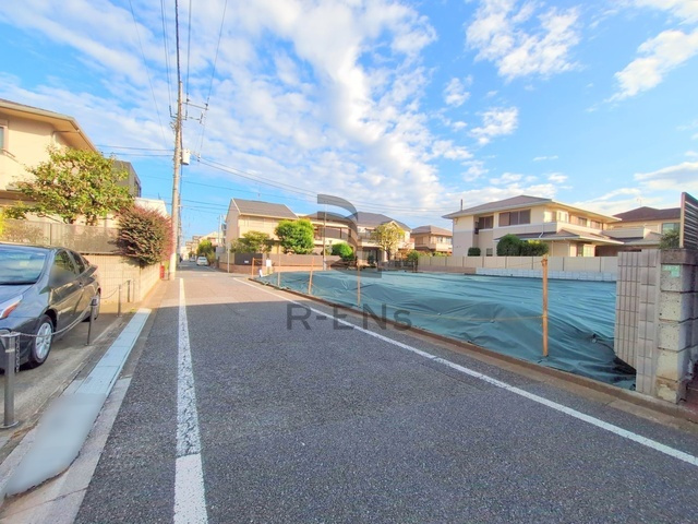 【前面道路含む現地写真】 | 練馬区東大泉３丁目　売地　C区画 | 見通しもよく落ち着いた住宅街でゆったり過ごせます