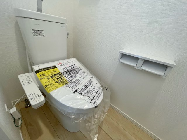 【新築戸建て】秋田市高陽青柳町第4　１号棟のトイレ|1階・2階にトイレ完備、シャワートイレ・暖房便座