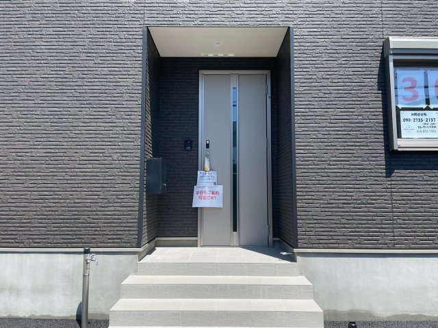 【新築戸建て】秋田市高陽青柳町第4　１号棟の玄関