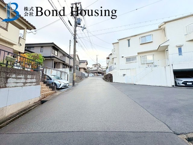 積水ハウス施工の注文住宅・閑静な住宅街　松が丘3丁目　築31年の前面道路含む現地写真