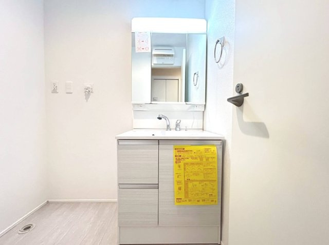 グラファーレ　一宮市西大海道3期　全4区画分譲の独立洗面台|人工大理石製のボウル一体カウンターでシンプルなデザインとたっぷり収納できるキャビネット付きです！