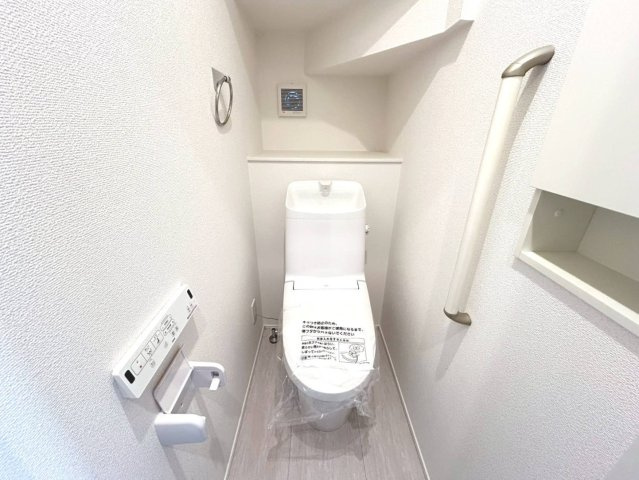 グラファーレ　一宮市西大海道3期　全4区画分譲のトイレ|節水省エネ仕様の暖房便座付きシャワートイレです。