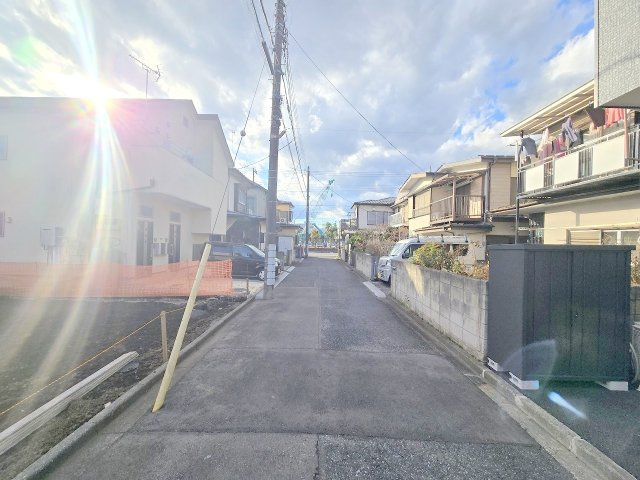 羽村市双葉町２丁目　全１棟の前面道路含む現地写真
