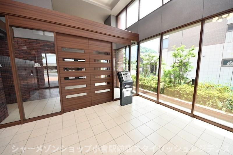 ロイヤルシーサイドテラスのエントランス