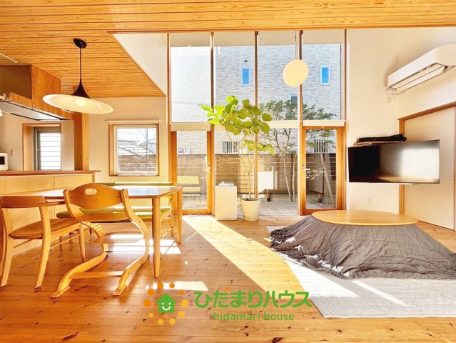 久喜市葛梅２丁目　中古一戸建てのキッチン|窓にはアスクリン社の窓ガラス断熱コーティングを施工済！効率的な省エネ、節電につながります！