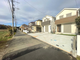 【前面道路含む現地写真】 | 相模原市南区西大沼　新築戸建　全2棟（A号棟） | 前面道路