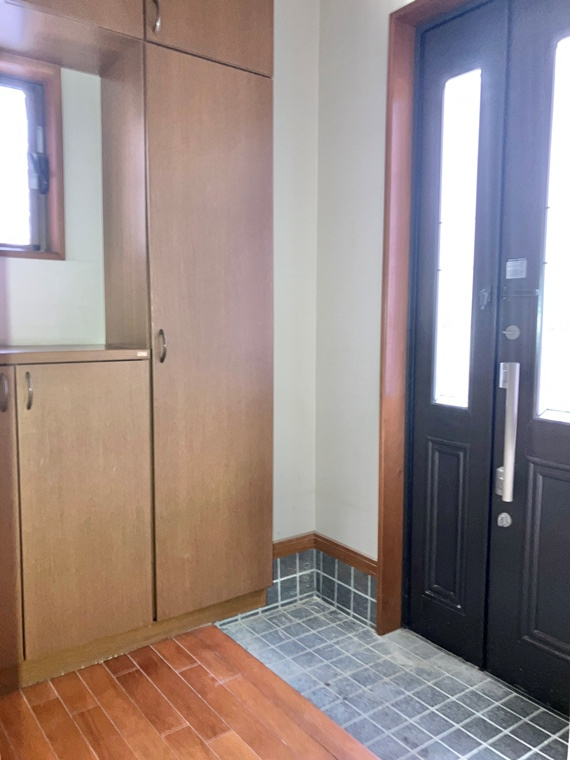 柳崎戸建の玄関