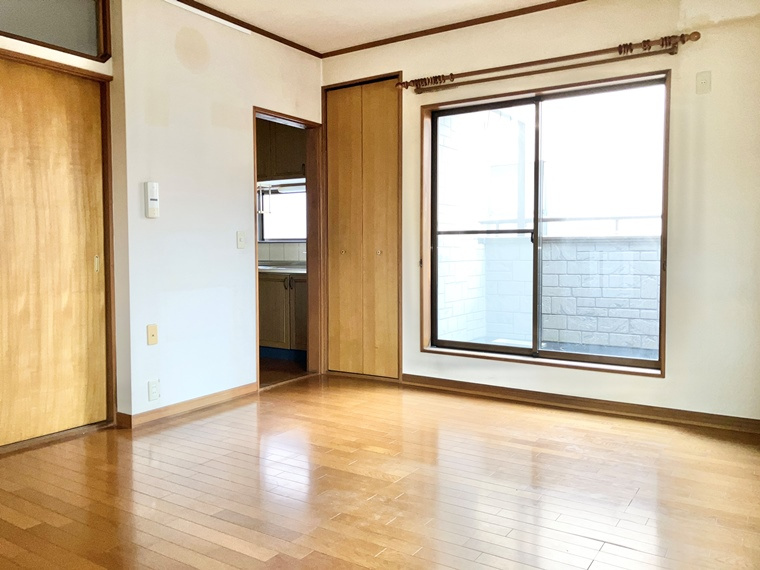 柳崎戸建の居間・リビング