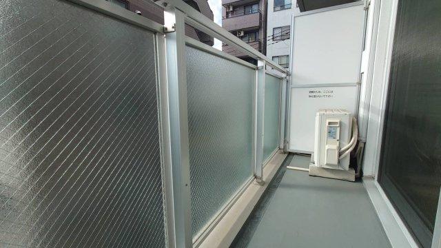 【バルコニー】