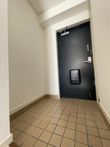 メゾンマツバの玄関