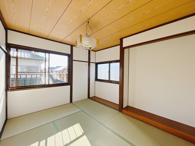 【中古戸建】前橋市鶴が谷町1期の和室|■2階和室｜和室でしか味わえない畳ならではの香りや素材で和のやすらぎを感じてください♪休日はお子様とお昼寝するのにも最適です！