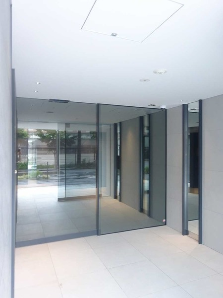 ＧＥＮＯＶＩＡ川口元郷のエントランス