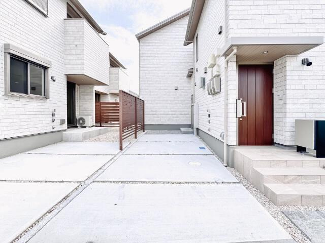 美園ミノリエの駐車場