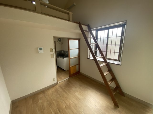 ハイツシバタ2号館の居間・リビング