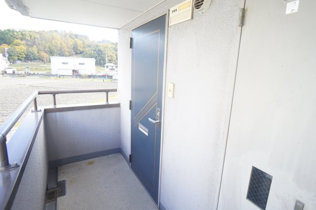 ジュネス・Nのバルコニー