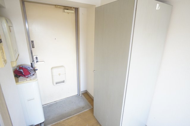 ジュネス・Nの玄関