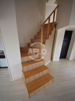 【設備】 | CITY SPIRE難波プレミア | ゼウス難波プレミアム　階段