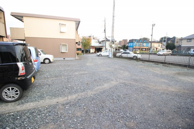 フォーブル鍵山Bの駐車場