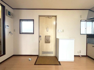 フォーブル鍵山Bの玄関
