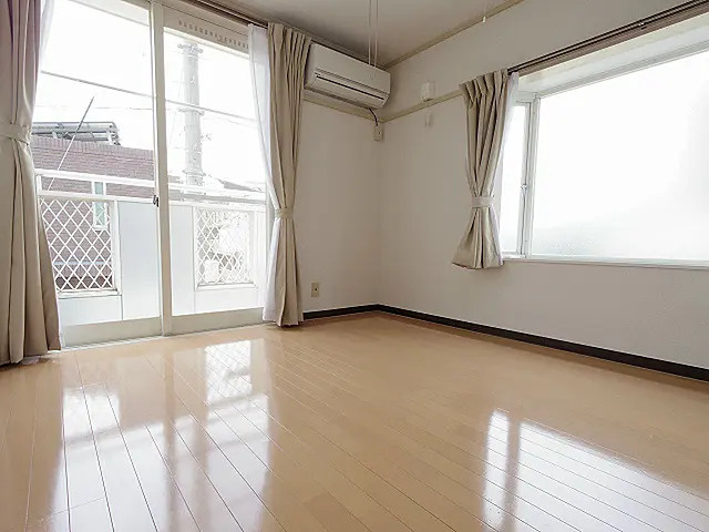 サンジュエリー所沢の居間・リビング