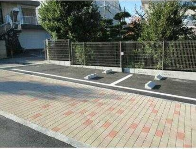 プレミアコート星ヶ丘の駐車場