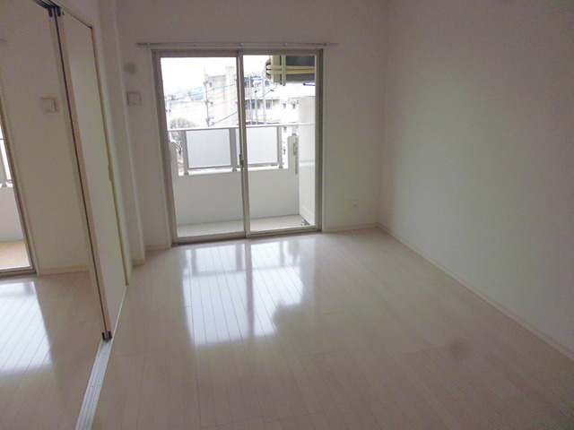 プレミアコート星ヶ丘の洋室