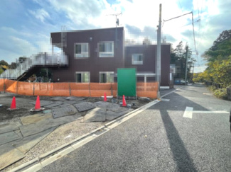 【前面道路含む現地写真】 | 大和市中央林間西　新築一戸建て　全8棟/今回販売5棟（3号棟） | 前面道路（1～3号棟）