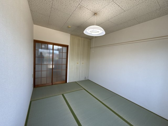 姫路市城北新町２丁目のハイツの居間・リビング