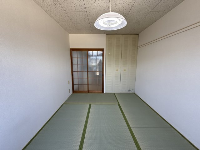 姫路市城北新町２丁目のハイツの居間・リビング