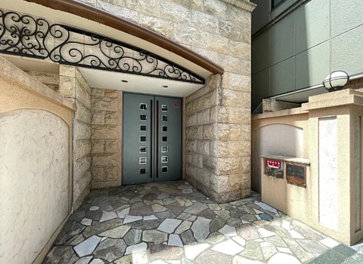 レイローズビルのエントランス