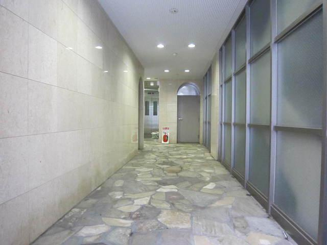 レイローズビルのロビー