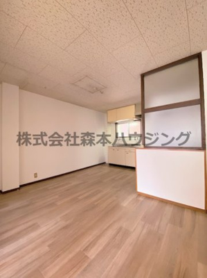 【居間・リビング】 | 　忍ヶ丘グリーンハイツ | ゆったり過ごせる居間です