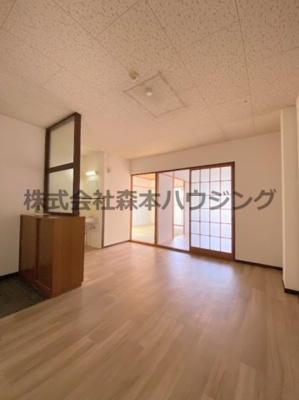 【居間・リビング】 | 　忍ヶ丘グリーンハイツ | こちらの居間で趣味の時間をお楽しみください