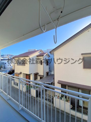 【展望】 | 　忍ヶ丘グリーンハイツ | 室内からの眺望です