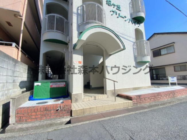 【エントランス】 | 　忍ヶ丘グリーンハイツ | 清潔なエントランスです
